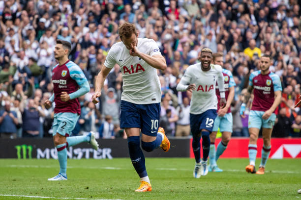 迪马济奥：那不勒斯仍在考虑中场以及边锋的引援.