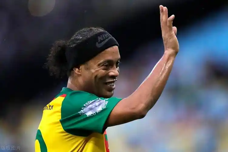 迪马济奥：那不勒斯仍在考虑中场以及边锋的引援.